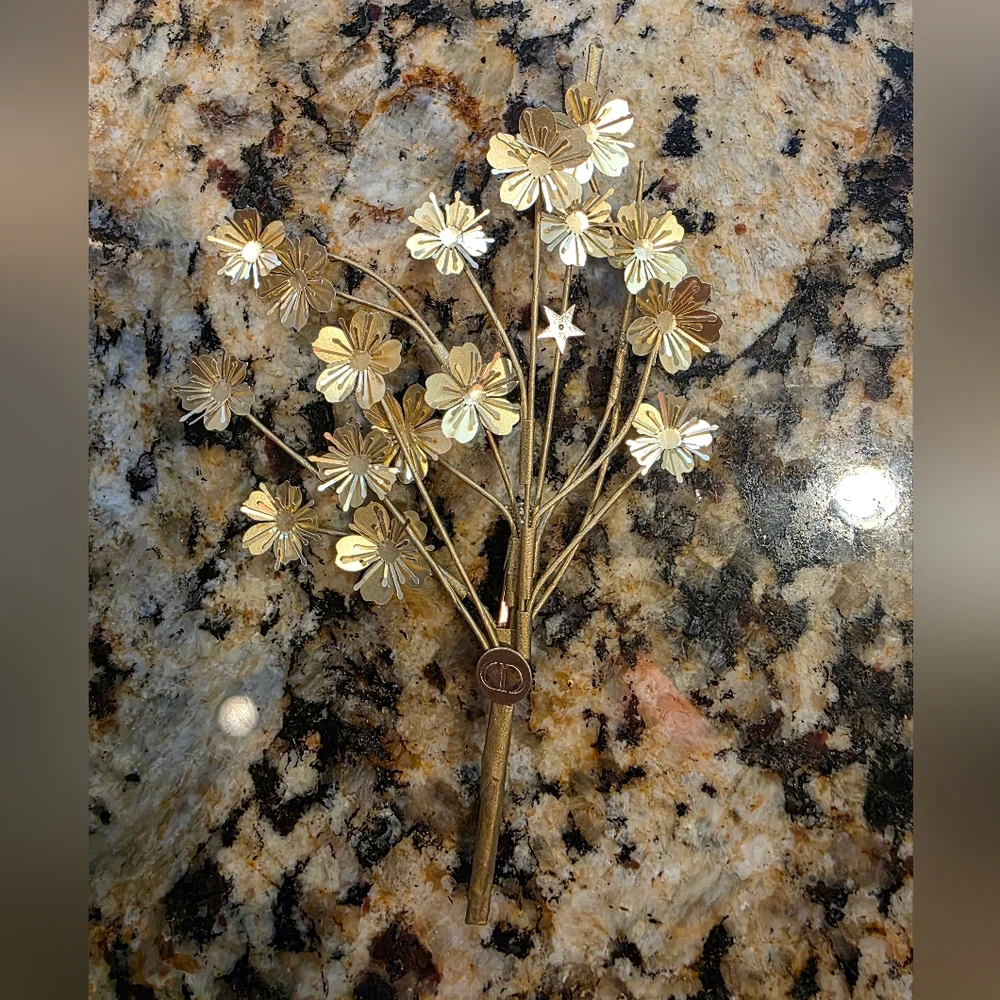 Dior 2023 Year Of Tiger Limitd Edition Gold Flower Brooch - Picture 3 of 6